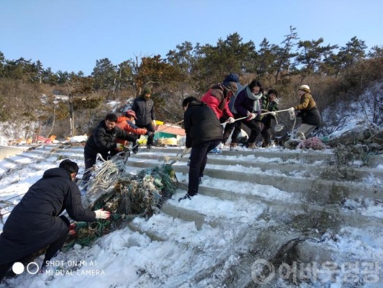 5.해양거점 아름다운 섬 낙월, 설맞이 환경정화 활동 펼쳐-1.jpg