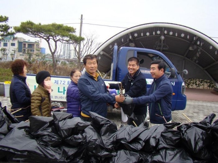 4.영광군, 제73회 식목일 기념 ‘나무 나누어주기’ 행사.jpg