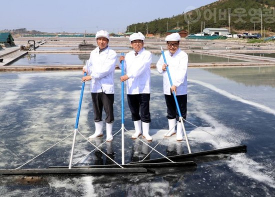 8.고품질 영광 천일염의 본격적인 생산을 알리는 채염 행사 개최-4.JPG