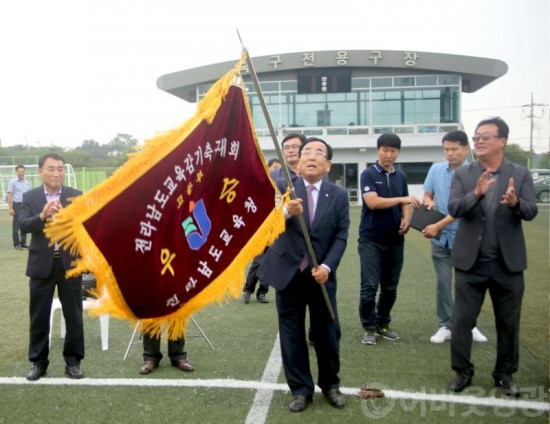 영광군, 전라남도교육감기 축구대회 우승팀(영광 FC) 격려-2.JPG