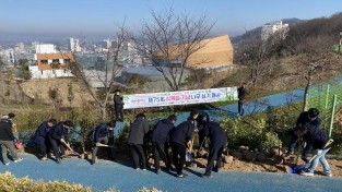 영광군, 제75회 식목일 기념 ‘우산공원’ 나무심기 행사 1.jpg
