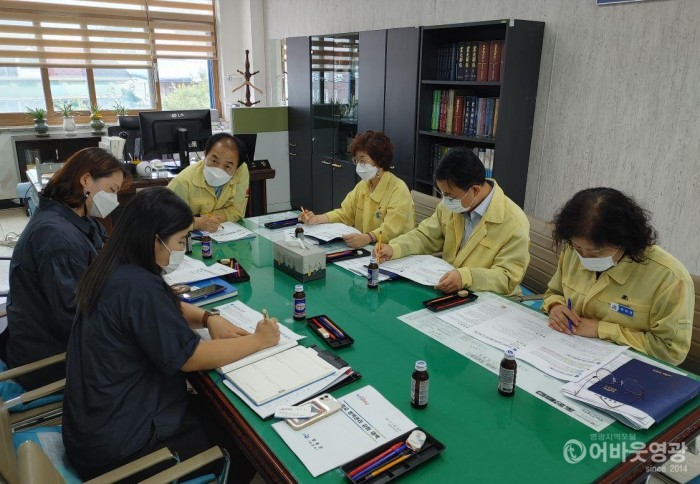 2-1. 영광군, 교육지원청과 학교방역 협의.JPG