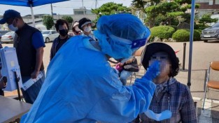 1.영광군은 감염병 선제적 대응으로 검사를 희망하는 지역주민에 한해 모두 코로나19 검사를 실시했다고 밝혔다..jpg