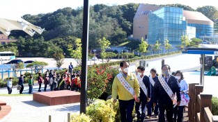 2.제14회 치매 극복의 날 기념 행사로 영광우산공원 걷기를 시작으로 캠페인을 성황리에 마쳤다 .JPG