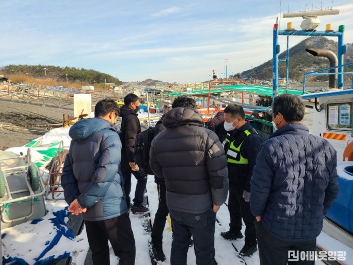 4-1. 영광군, 어선 안전운항 의무사항 점검 및 홍보 실시(현장점검).jpg