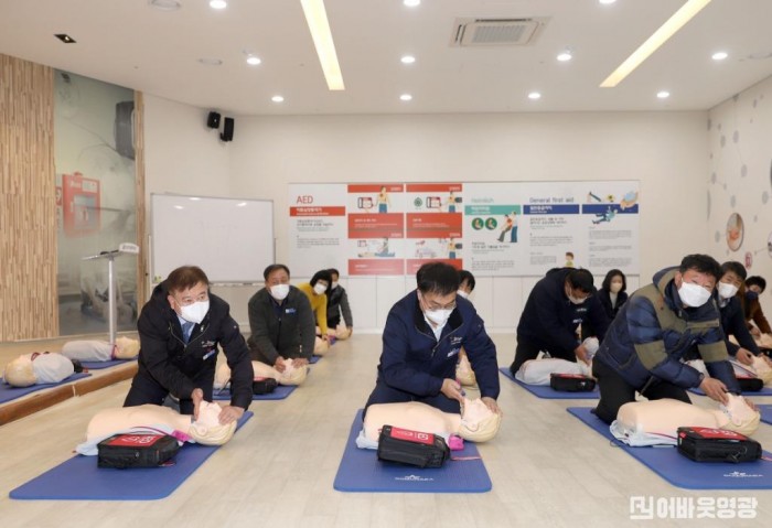 공직자안저체험학습 심페소생술.JPG