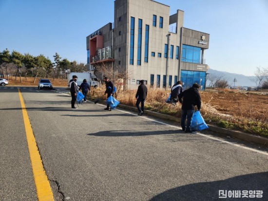 읍면2.사진자료(법성면 설맞이 환경정화활동 실시) (3)[크기변환].jpg