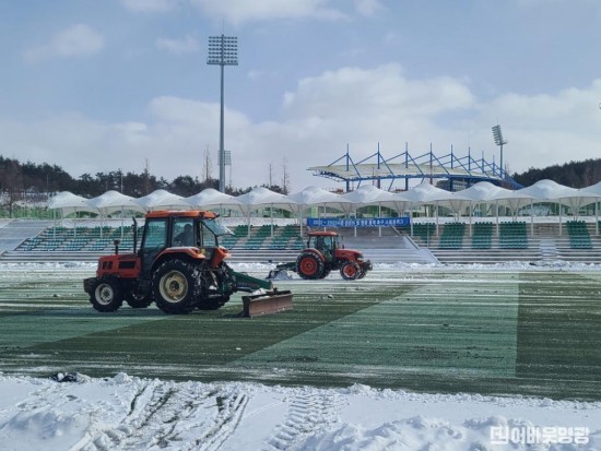 3.사진자료(동계 축구 스토브리그, 고등부에 이어 초,중등 동생들로 이어져) (2).jpg