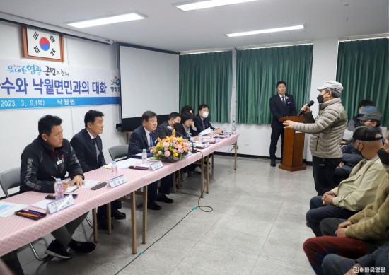 1-1. 낙월면민과 군수와의 대화 및 현장 방문.JPG