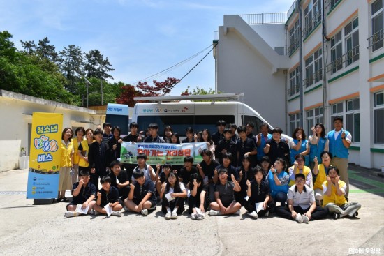 영광군청소년상담복지센터, 청소년유관기관 연합 작은학교로 찾아가는 거리상담 부스 운영 보도사진 (2).jpg