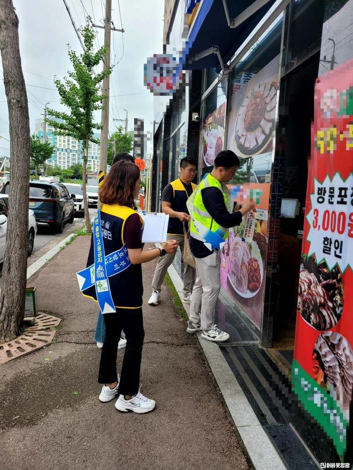 영광군청소년상담복지센터 영광군1388청소년지원단, 민·관 연합 여름방학 전 사이버도박·마약중독 예방 캠페인 및 청소년유해환경감시·단속 ~ (1).jpg