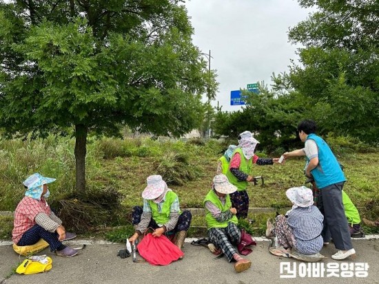 1-2.사진자료(벌레물림 사고예방 현장안전교육).jpg