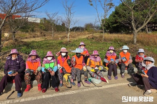 1.사진자료(대마면 노인일자리 방한용품 지급) (1).jpg