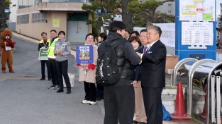 1.사진자료(영광군, 수능 시험장 방문으로 수험생 응원) (2).JPG