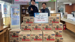 2.사진자료(전남 팜스 대표 하정민, 군서면 나눔냉장고에 라면 50box 기탁).jpeg