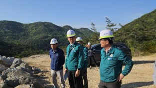 2.사진자료(식수전용저수지 신설사업 부군수 현장점검).jpg