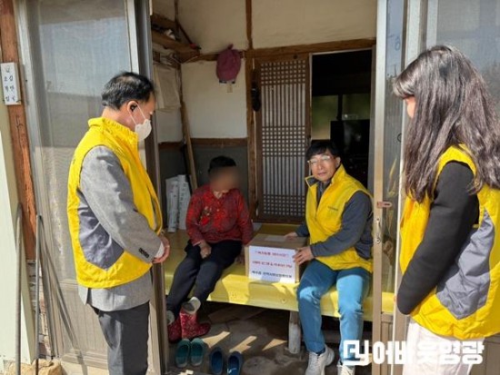 2.사진자료(백수읍 지역사회보장협의체, 사랑의 밥그릇 전달).jpg