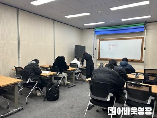 검정고시 사진(영광군학교밖청소년지원센터).jpg