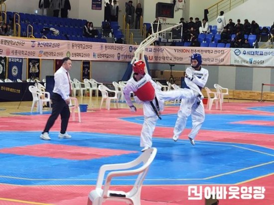 6.사진자료(제52회 전국대학태권도 개인선수권대회, 인파 속 성료) (2).jpg