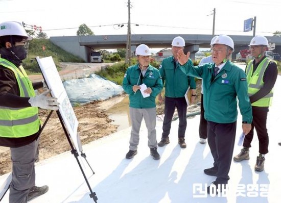 1.20250528 우기대비 재해 위험지역 현장방문(덕호리)-04.JPG