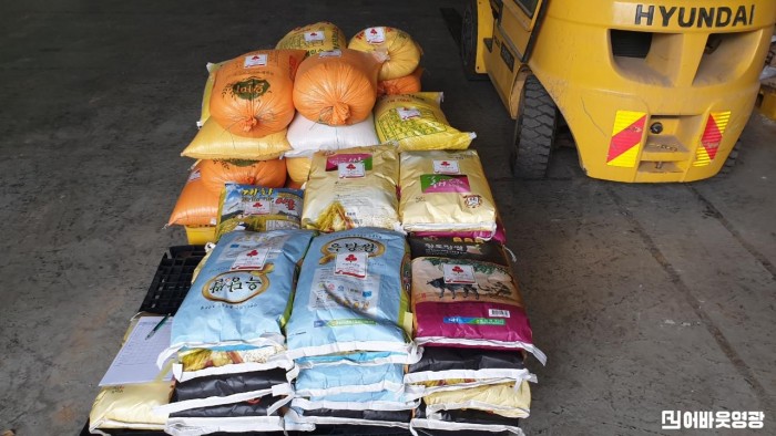 6.한국후계농업경영인 기탁쌀(사진).jpg