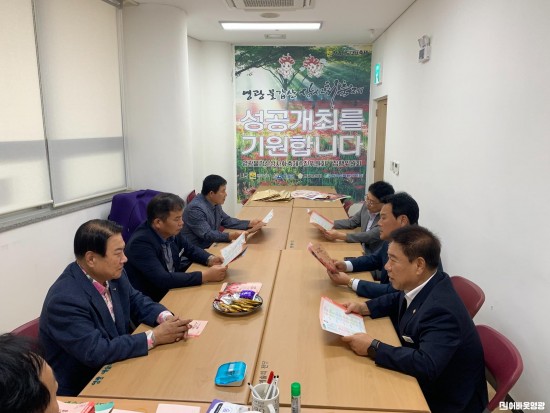 2025. 9. 19. 영광군의회 산업건설위원회, 상사화 축제 및 신수유물전 현장 점검(1).jpg