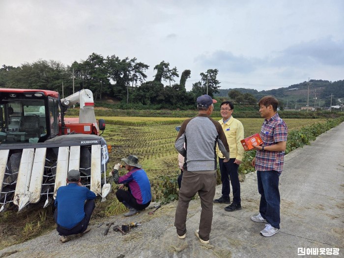 1.사진(염산면, 황금빛 들녘에서 가을의 땀방울을 함께하다)1jpeg.jpeg