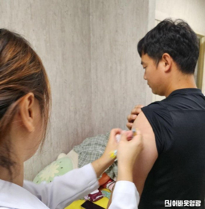 1.사진(영광군, 일반군민 대상 독감 예방접종 시작)1.jpg