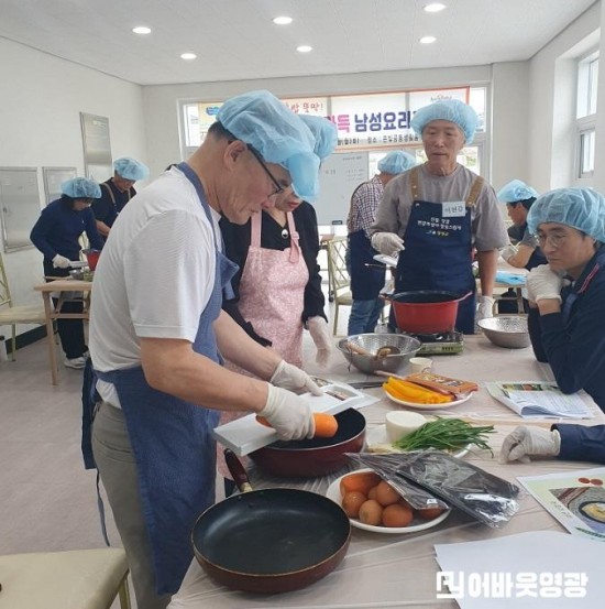4.사진(내 손으로 혼밥 뚝딱! 대마면 온기가득 남성요리교실 큰 호응).jpeg