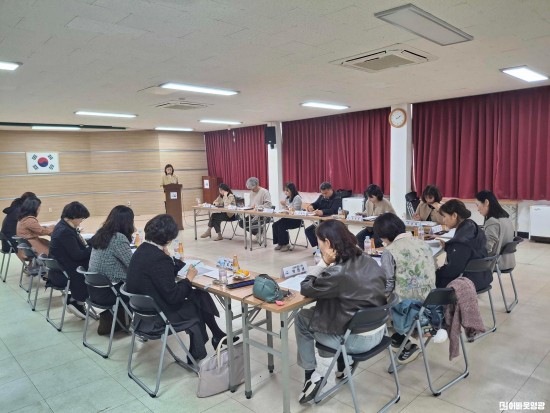 2.사진(홍농읍, 복합위기가정 지원 위한 통합사례회의 개최).jpg