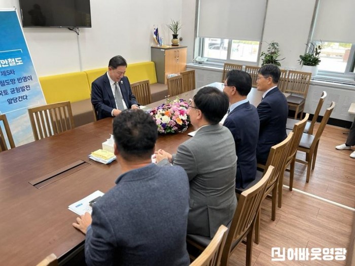 3.사진(서해안철도 국가철도망 반영 등 지역현안사업 건의)1.jpg