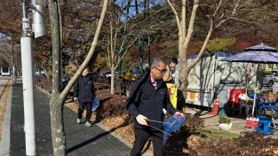 3.사진(불갑면, 늦가을 등산객 맞이 불갑사 환경정화활동 실시)2.jpeg