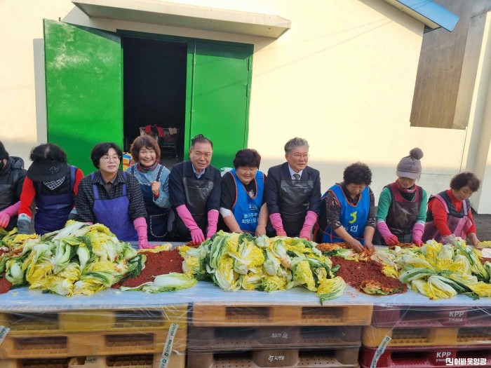 8.사진(서영광농협 농가주부모임 사랑의 김장나눔)1.jpg