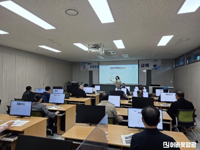 1.사진(영광군, 올해 마지막 군민 정보화교육 개강, AI과정에 높은 관심).jpeg