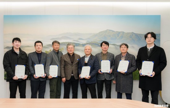 5.사진(영광군, 2026년 공수의 위촉장 수여).jpg