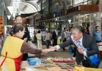 영광군, 전통시장 장보기 행사로 추석 앞두고 지역경제에 활력