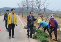 김준성 영광군수, 100리 꽃길 조성 현장 방문 격려