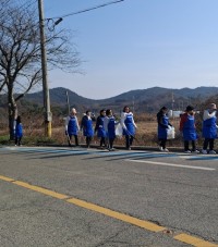 2025 영광 여성대학 수료생, 불갑사 일대 환경정화 활동 펼쳐