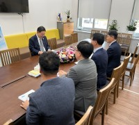 영광군, 서해안철도 국가철도망 반영 재차 건의… 민주당 원내대표에 공동건의문 전달